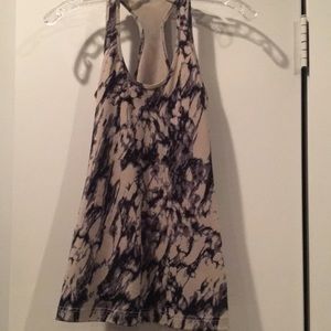Lululemon tank in a very cool print! XS